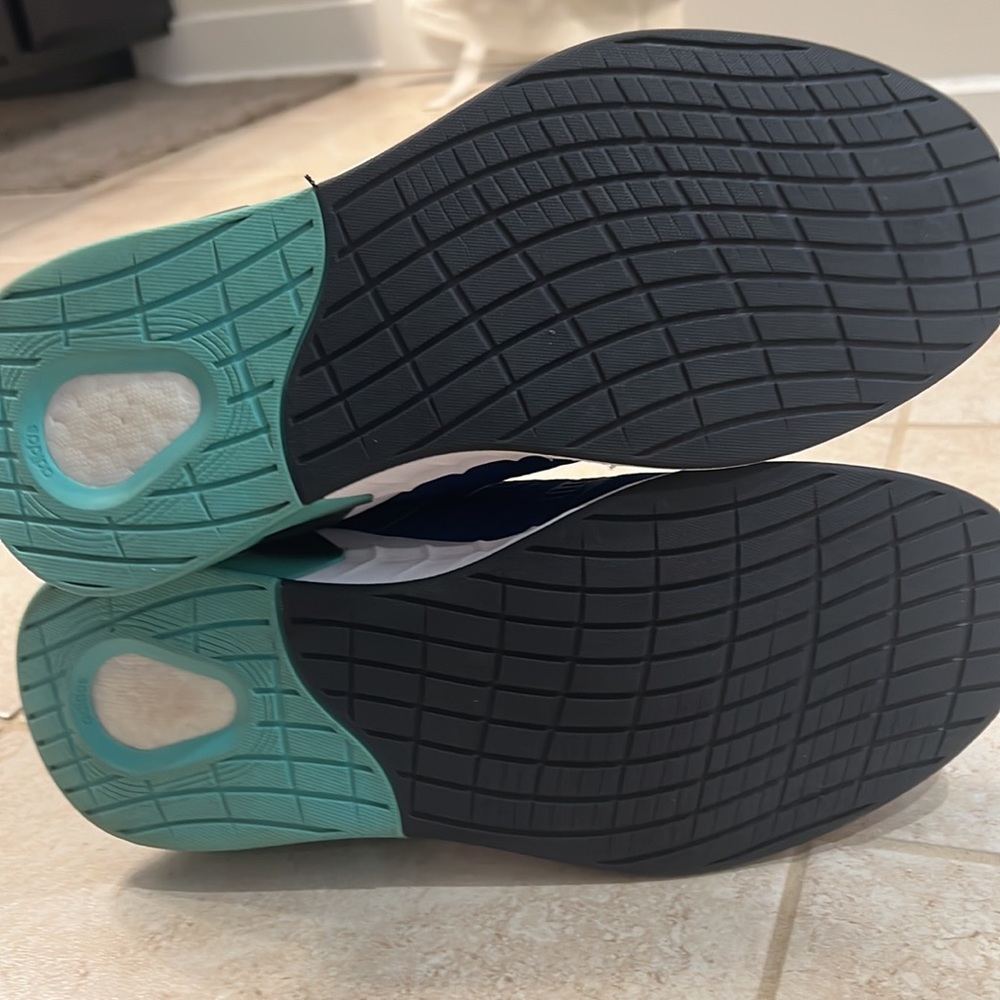 Adidas shoes - Picture 4 of 4